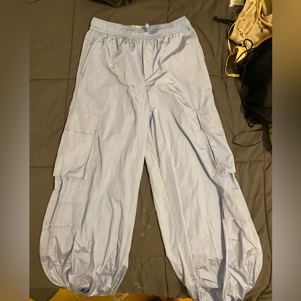 BLUE PARACHUTE PANTS!!